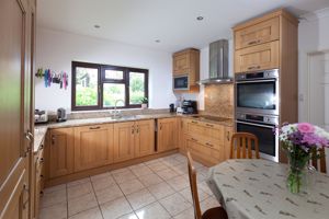 Kitchen / Breakfast Room - click for photo gallery